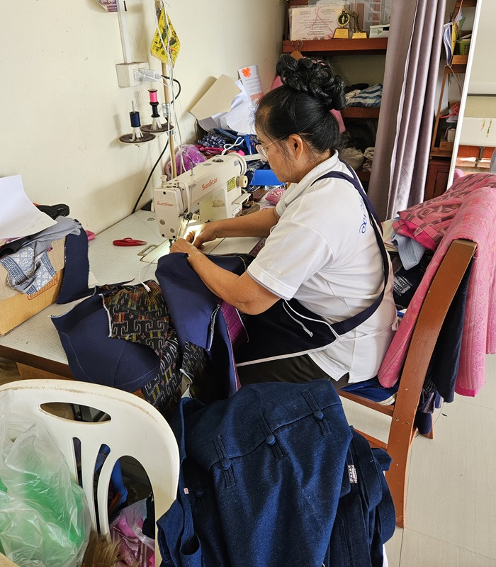 Vêtements faits main en coton et soie – artisanat thaïlandais