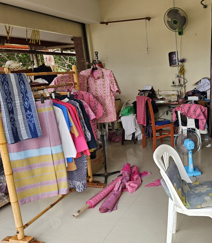 Châles et sacs en tissus traditionnels thaïlandais – Anong