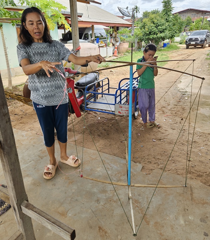 Atelier familial Isan – tissage de tissus et nattes en roseau