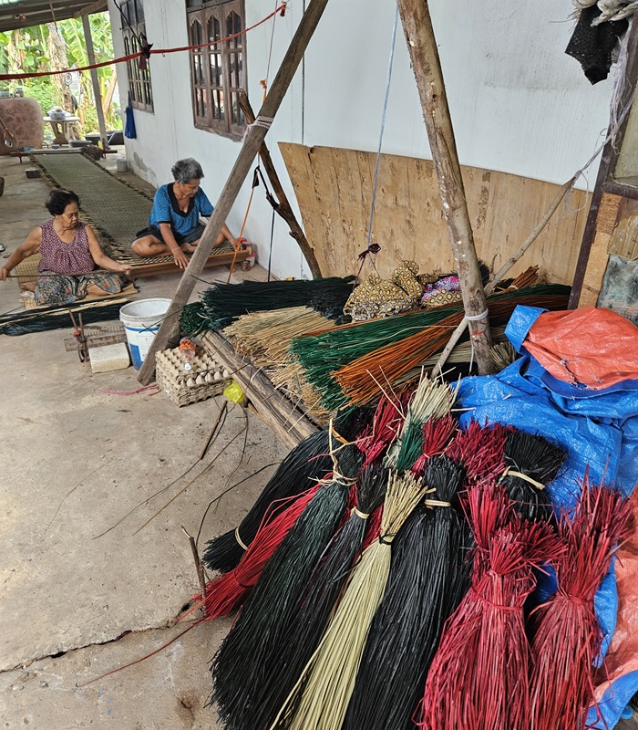 Objets artisanaux en roseau faits main – Ban Phaeng Thaïlande