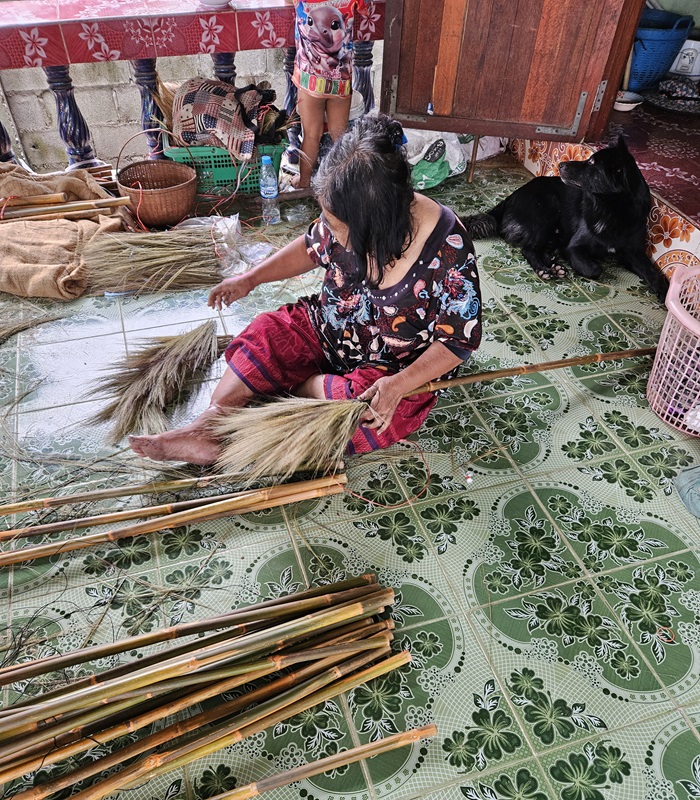Bua Lang – Balais traditionnels