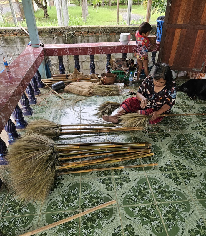 Bua Lang – Balais traditionnels