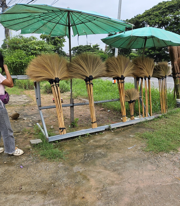 Bua Lang – Balais traditionnels