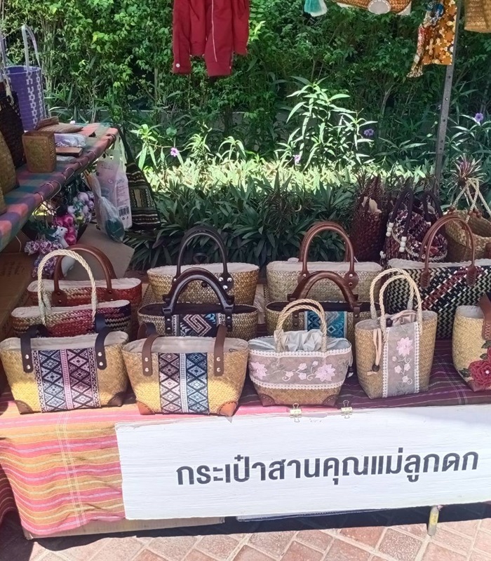 Sacs artisanaux décorés de tissus thaïlandais traditionnels – OTOP Isan