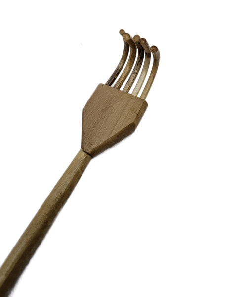 Gratte-dos en bois de manguier – Image 2