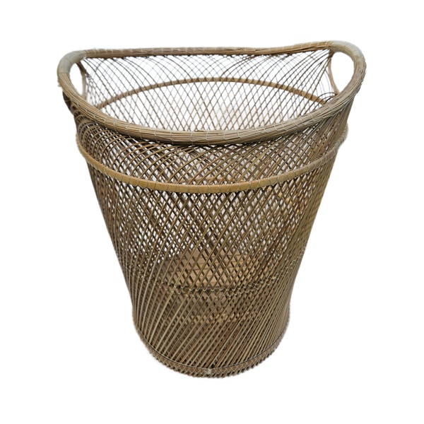 Panier en lamelles de bambou